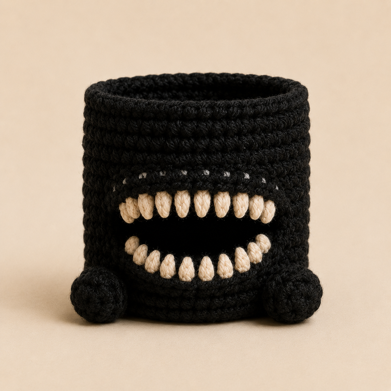 Xenomorph Crochet Desk Organizer