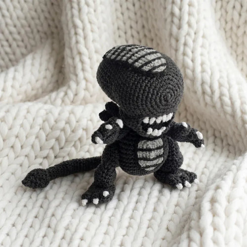 Emotional Support Xenomorph Amigurumi Crochet Doll 👾 (10cm)
